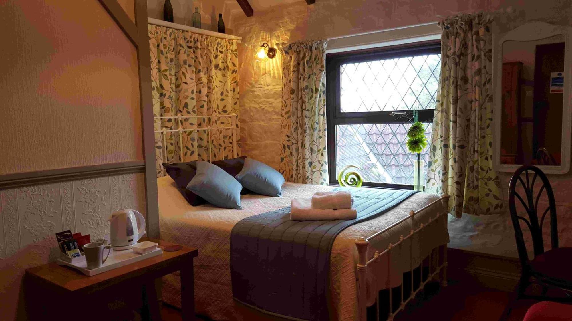 Oyo The Walnut Tree Hotell West Camel Exteriör bild