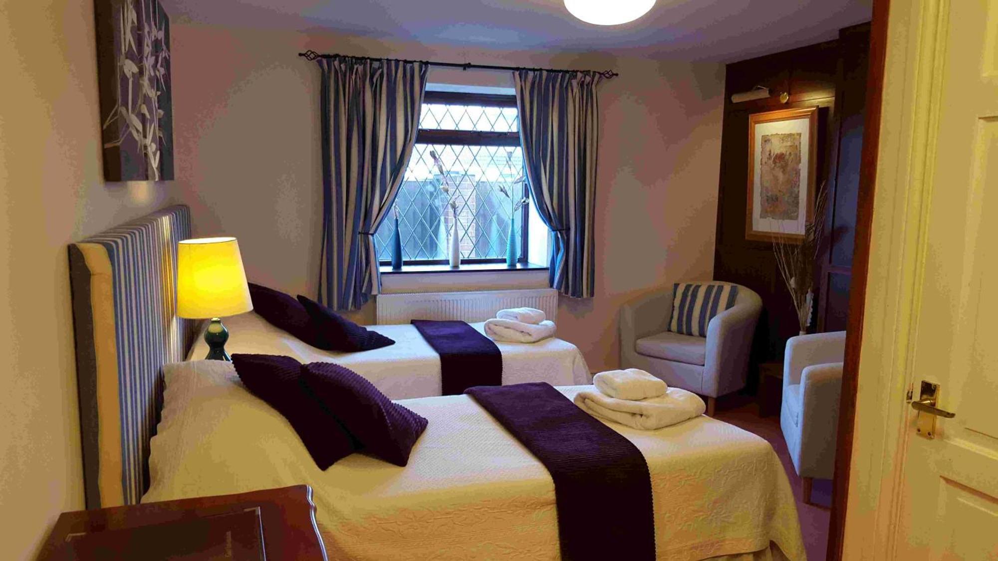 Oyo The Walnut Tree Hotell West Camel Exteriör bild