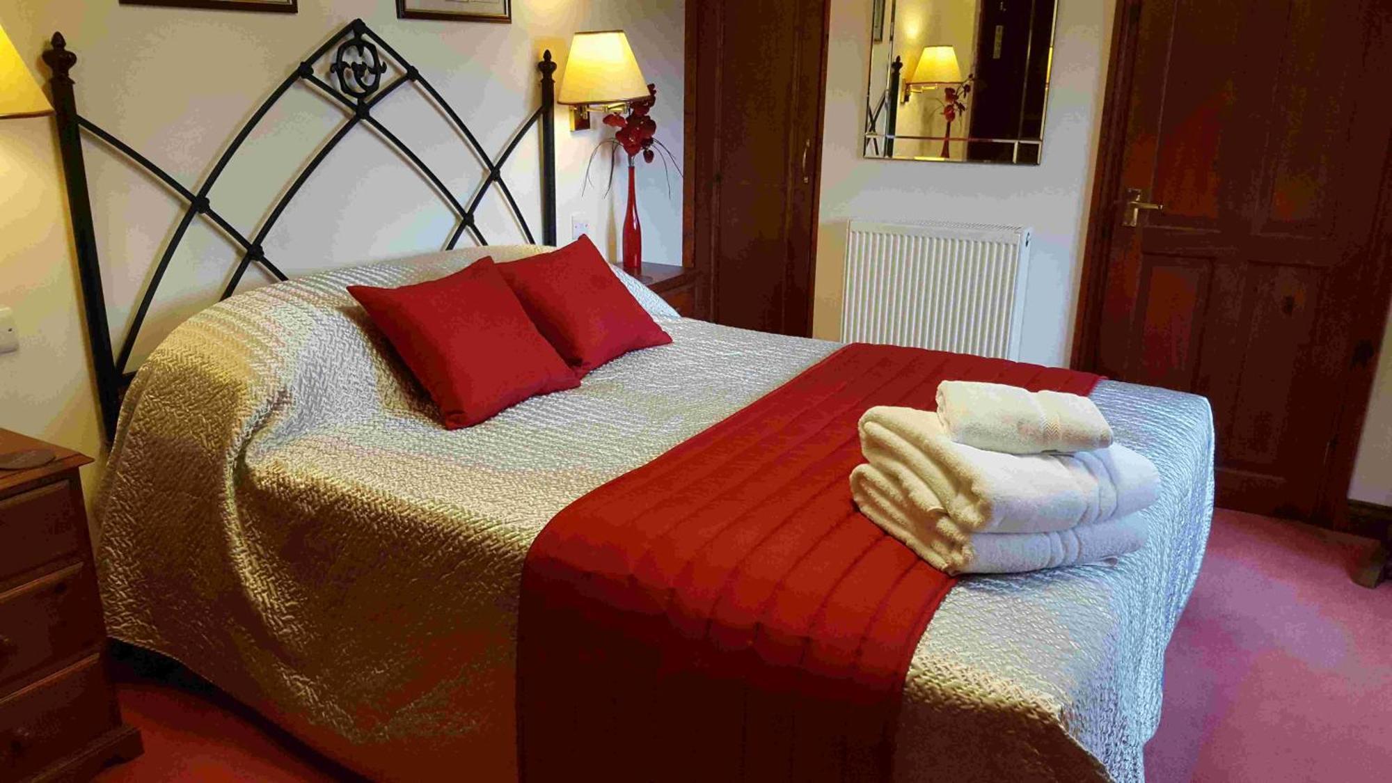 Oyo The Walnut Tree Hotell West Camel Exteriör bild